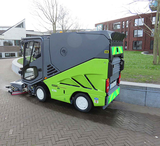 Green Machine 636 nettoyant les rues de la ville